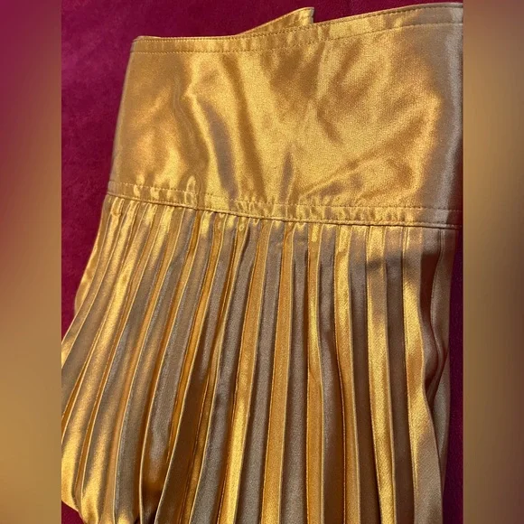 Beautiful Vertigo gold shimmery skirt - Picture 7 of 9